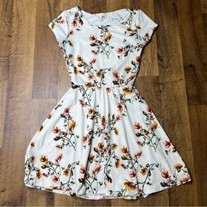 Ava D Moss Cream and Floral Short Sleeve Fit and Flare Dress Size XS
